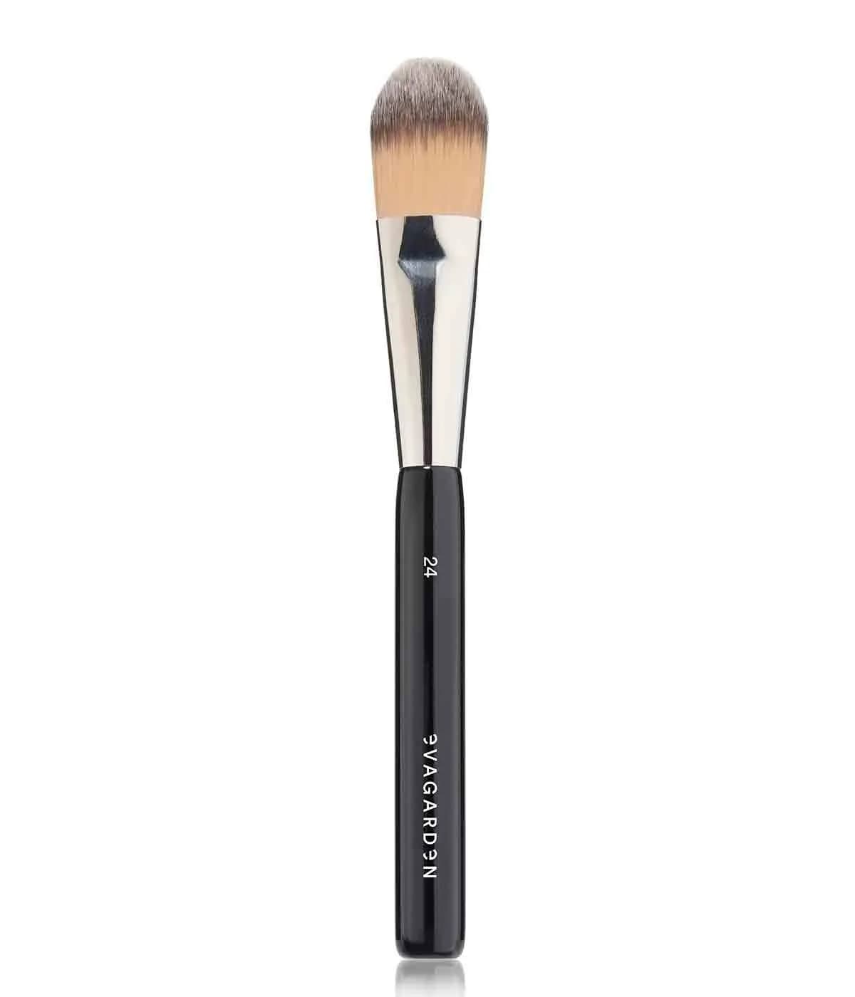 Foundation Brush 24 EVA GARDEN